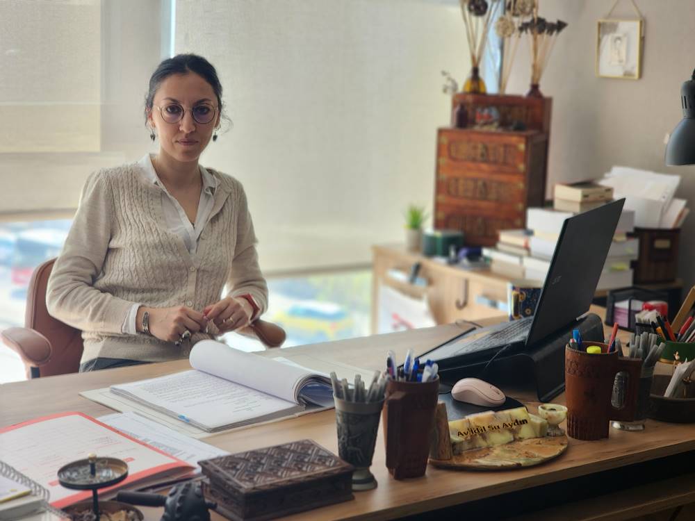 Boşanan Kadının Kocasının Soyadını Kullanmaya İzin Davası